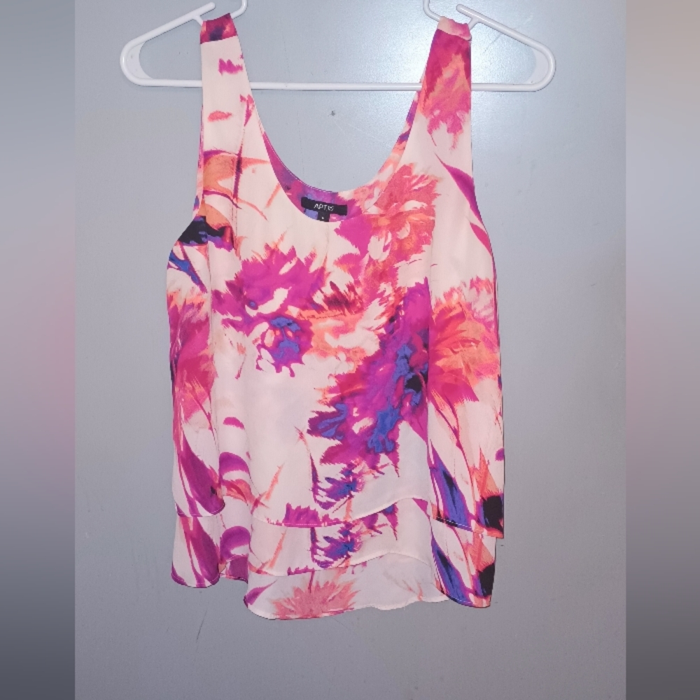 Ladies Top. APT. 9 Brand. Size S.